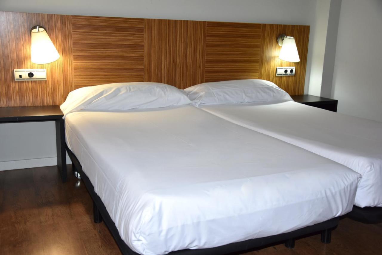 Hotel Y Apartamentos Snoe Isaba Ngoại thất bức ảnh