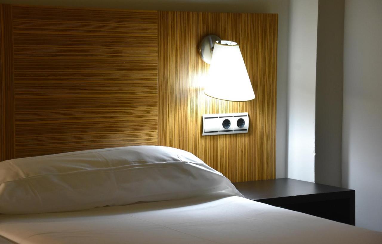 Hotel Y Apartamentos Snoe Isaba Ngoại thất bức ảnh