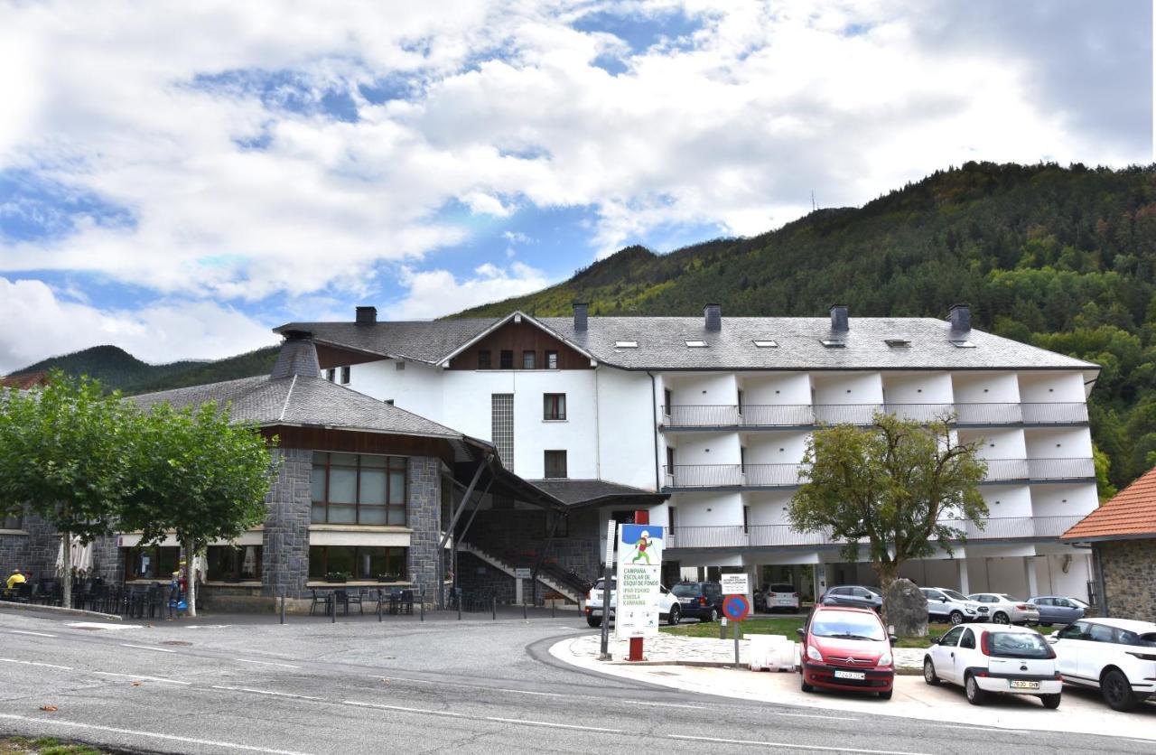 Hotel Y Apartamentos Snoe Isaba Ngoại thất bức ảnh
