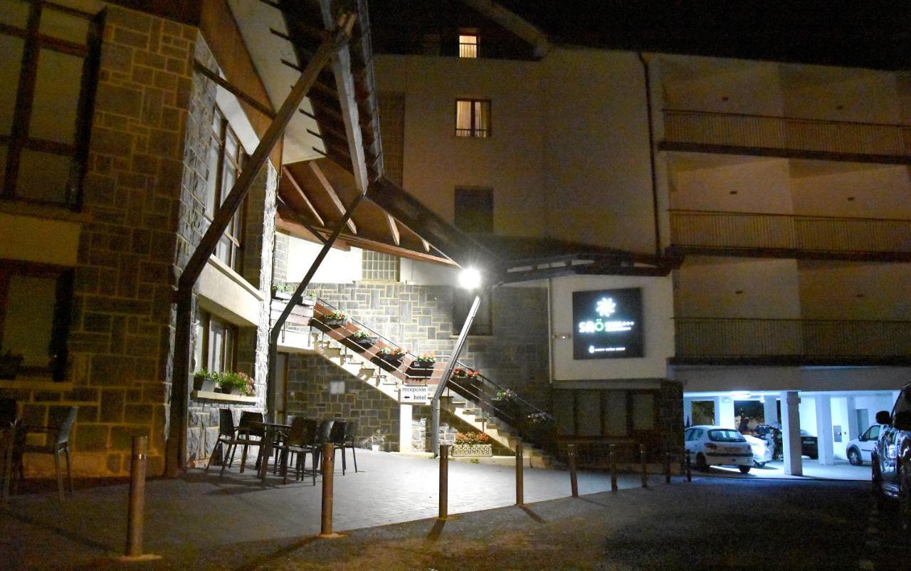 Hotel Y Apartamentos Snoe Isaba Ngoại thất bức ảnh