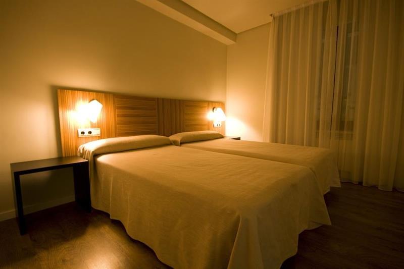 Hotel Y Apartamentos Snoe Isaba Ngoại thất bức ảnh