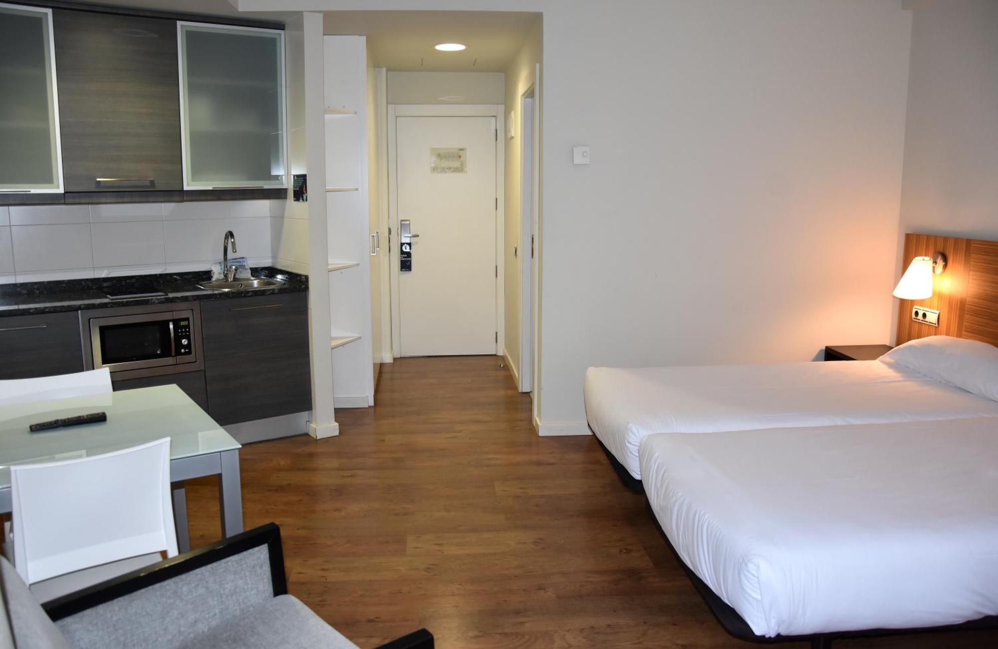 Hotel Y Apartamentos Snoe Isaba Ngoại thất bức ảnh