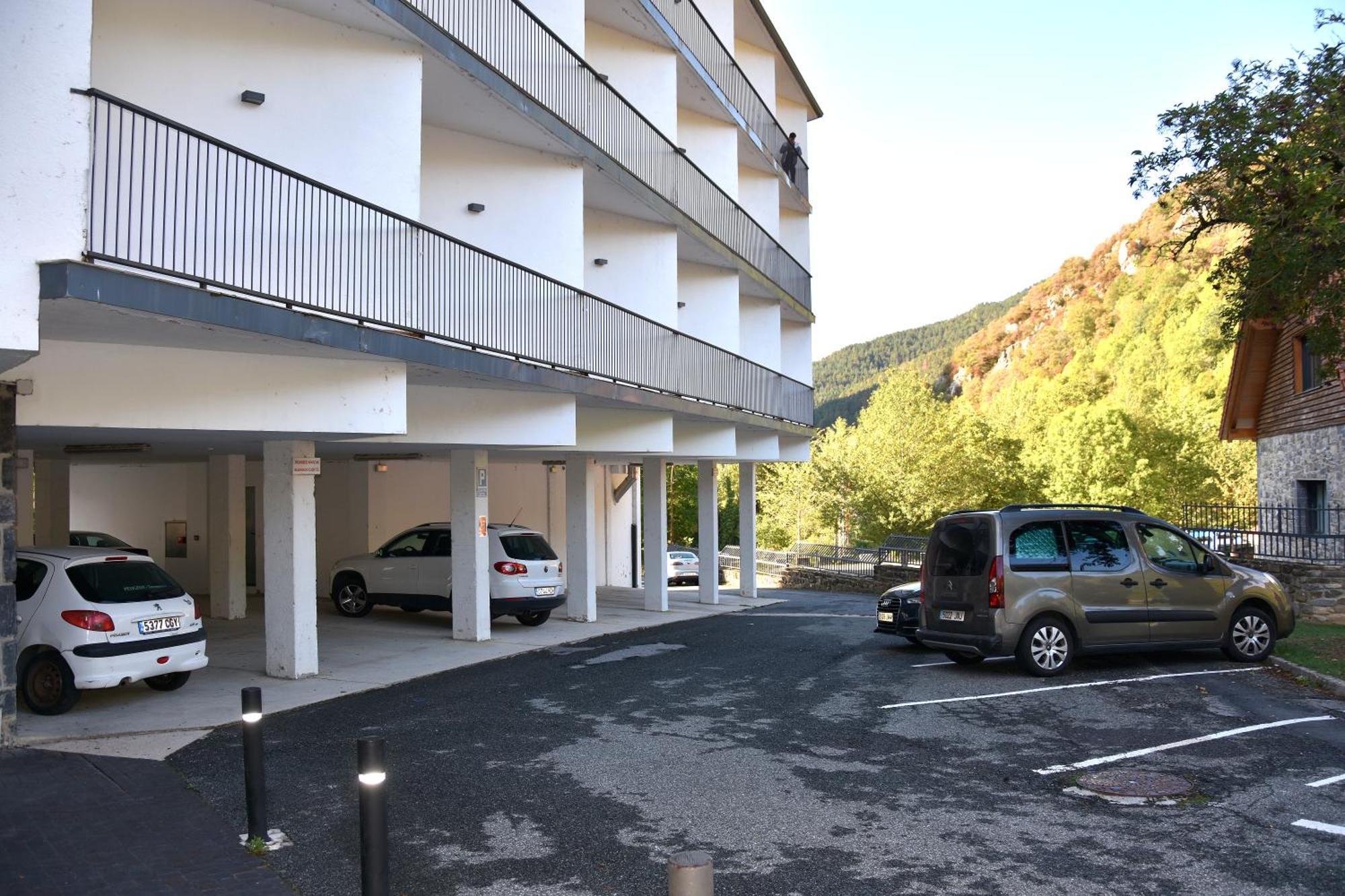 Hotel Y Apartamentos Snoe Isaba Ngoại thất bức ảnh