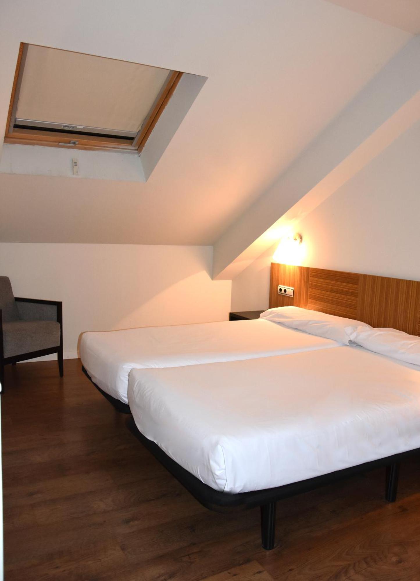 Hotel Y Apartamentos Snoe Isaba Ngoại thất bức ảnh