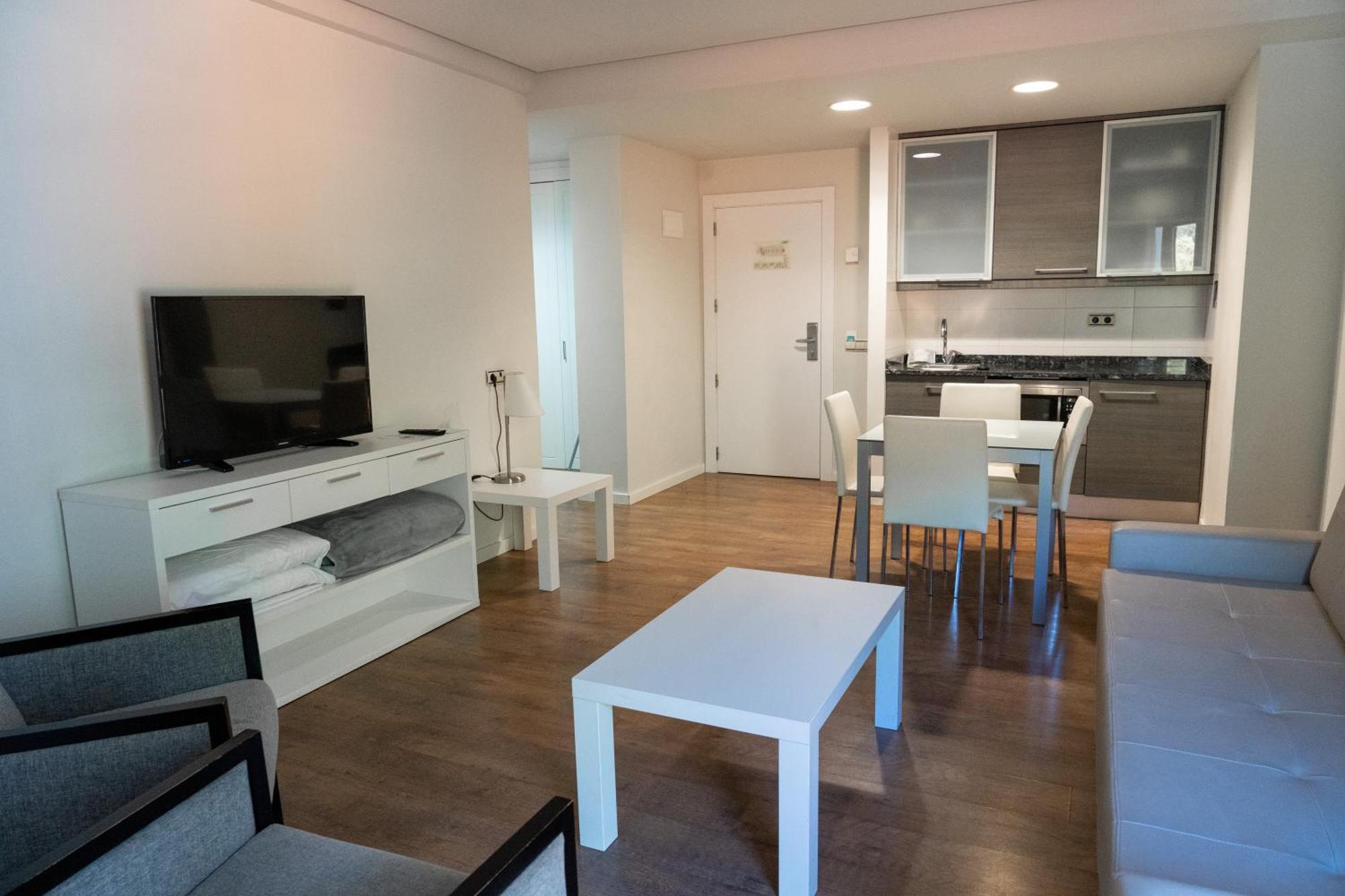 Hotel Y Apartamentos Snoe Isaba Ngoại thất bức ảnh