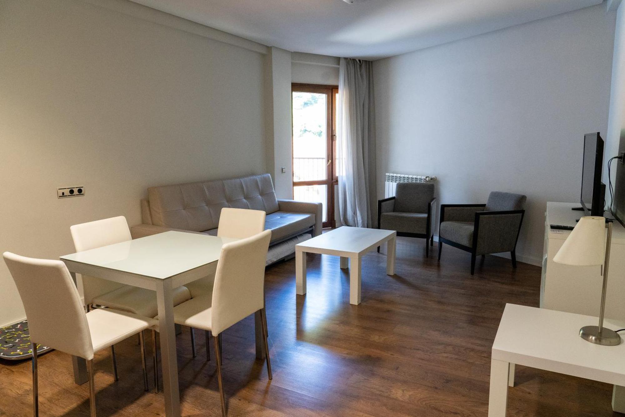 Hotel Y Apartamentos Snoe Isaba Ngoại thất bức ảnh