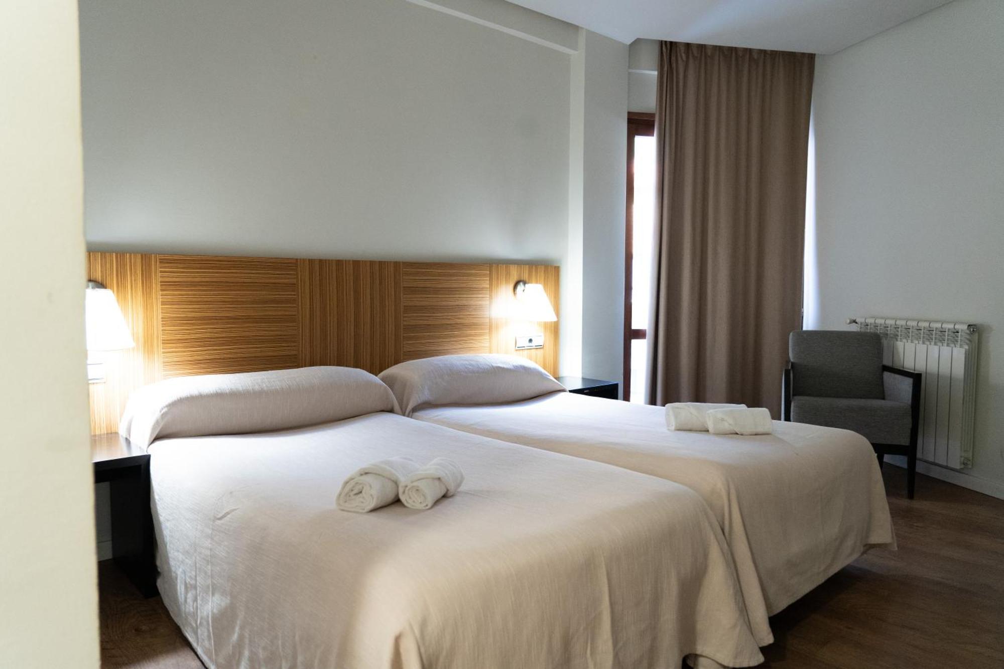 Hotel Y Apartamentos Snoe Isaba Ngoại thất bức ảnh