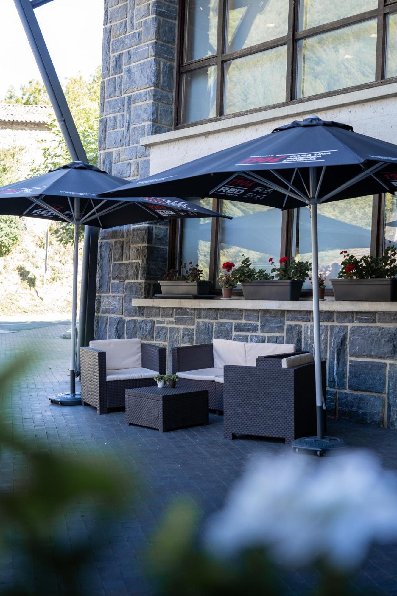 Hotel Y Apartamentos Snoe Isaba Ngoại thất bức ảnh